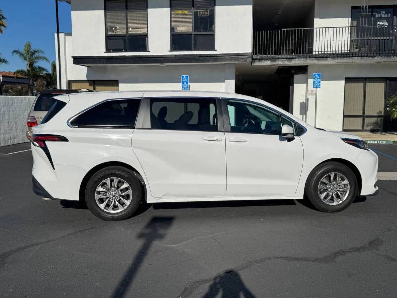 2022 Toyota Sienna LE 8-Passenger