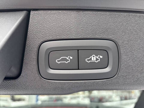 2026 Volvo XC60 T8 Plus