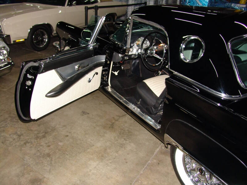 1957 Ford Thunderbird