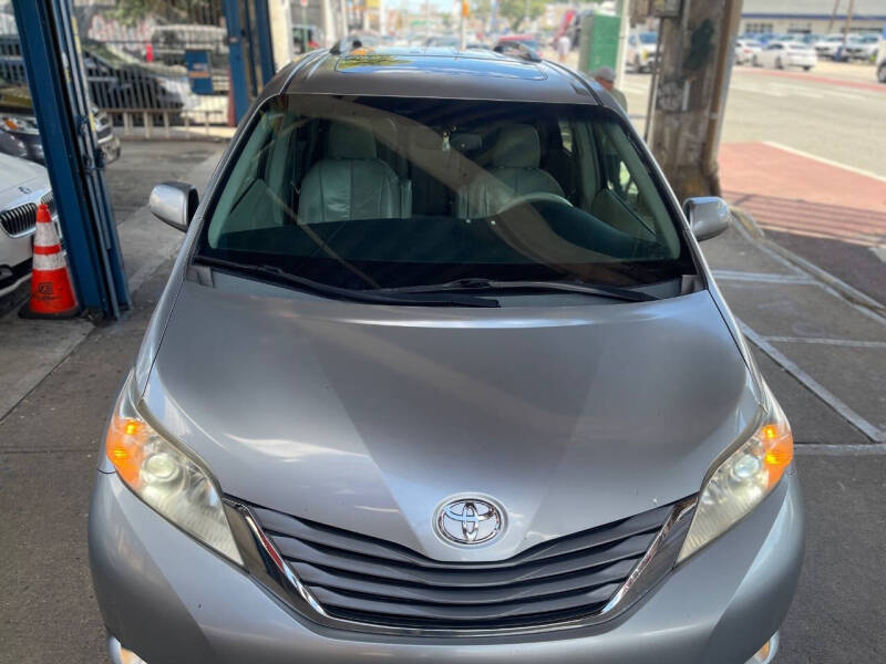 2011 Toyota Sienna XLE 8-Passenger