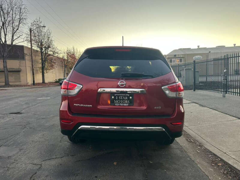 2016 Nissan Pathfinder SV