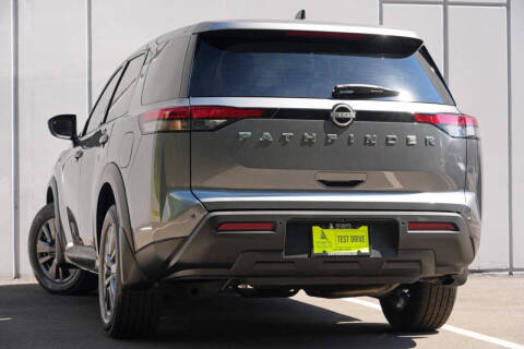 2025 Nissan Pathfinder S