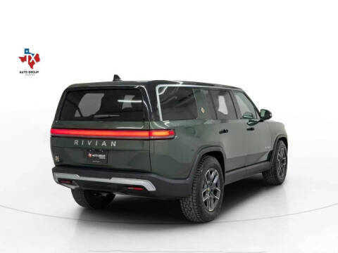 2024 Rivian R1S Adventure