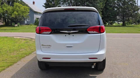 2024 Chrysler Voyager LX