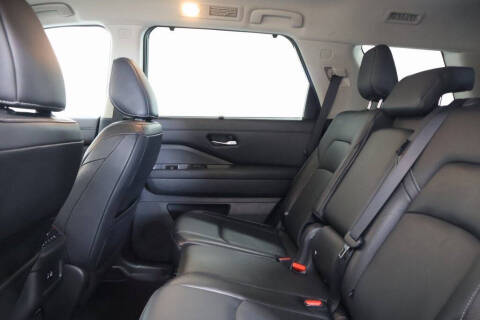 2022 Nissan Pathfinder SL