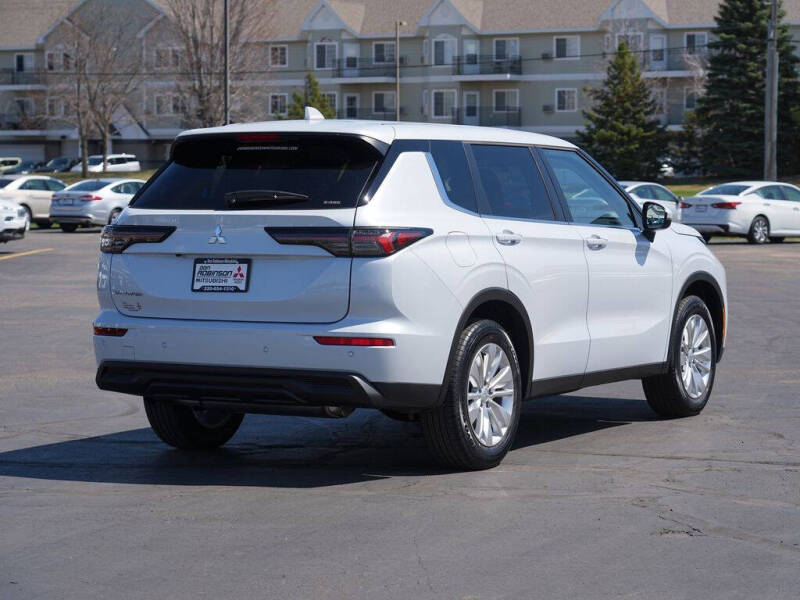 2026 Mitsubishi Outlander ES