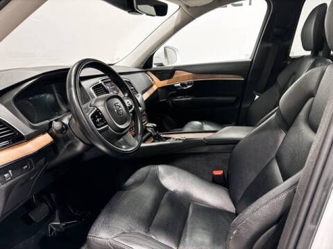 2021 Volvo XC90 T6 Momentum 7-Passenger