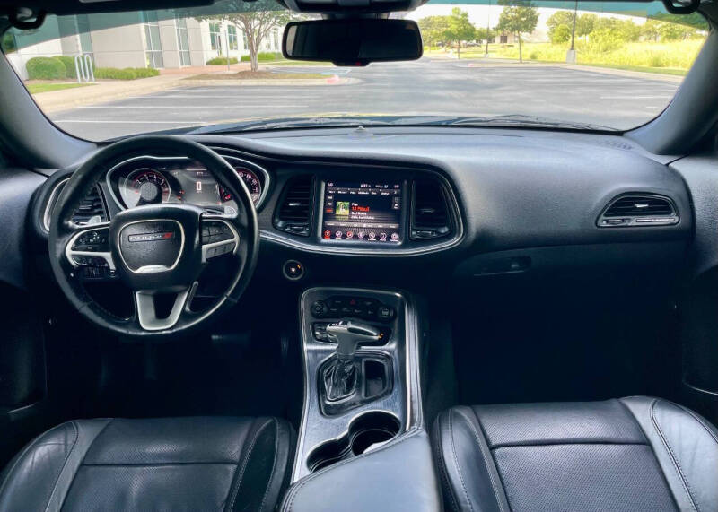 2017 Dodge Challenger SXT Plus