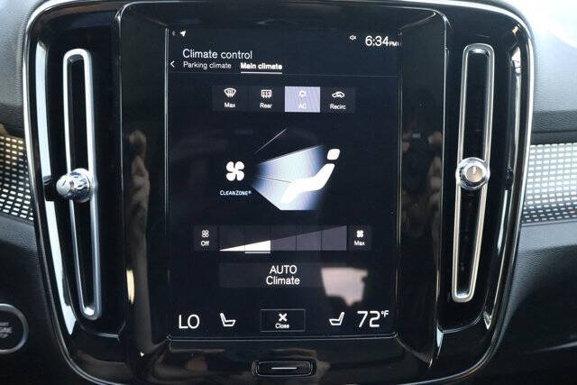 2022 Volvo XC40 T4 R-Design