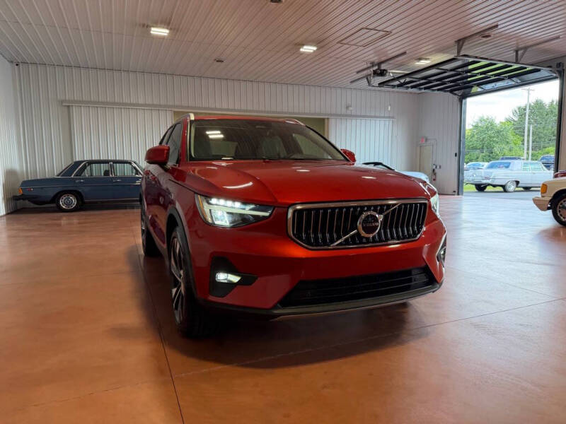 2023 Volvo XC40 B5 Plus Bright Theme