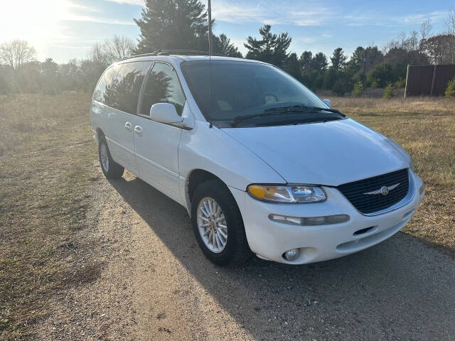 2000 Chrysler Town & Country LXI's photo