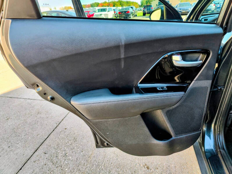 2022 Kia Niro Plug-In Hybrid LXS