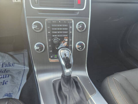 2016 Volvo V60 Cross Country T5