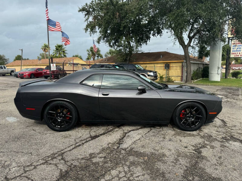 2015 Dodge Challenger SXT photo 29