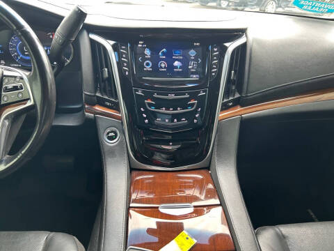 2018 Cadillac Escalade Luxury