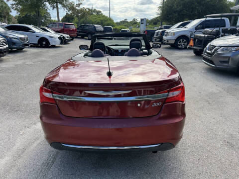 2013 Chrysler 200 Touring