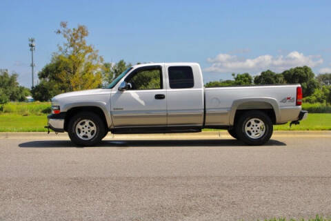 2000 Chevrolet Silverado 1500 SS Classic for sale at Haggle Me Classics in Hobart IN