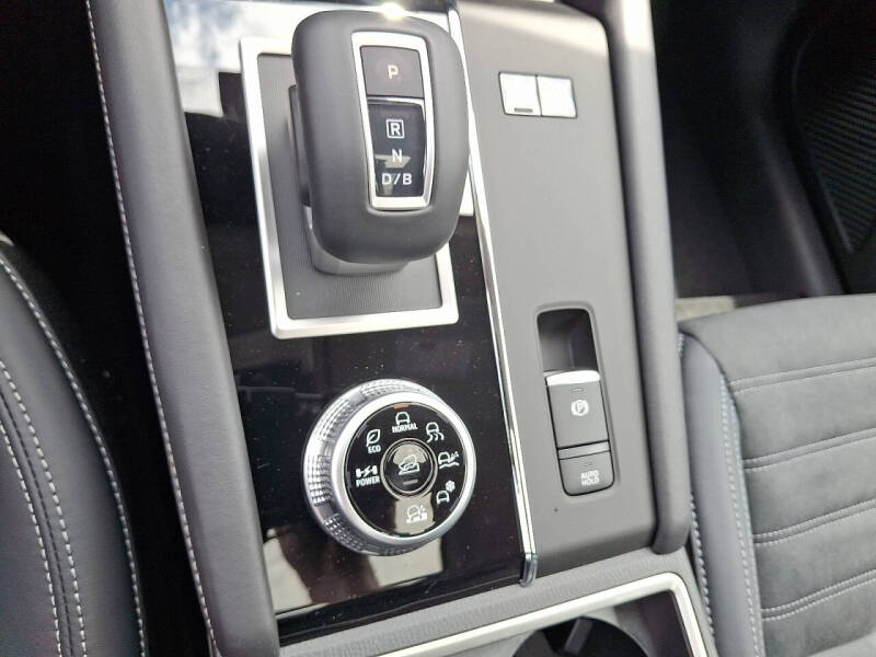 2025 Mitsubishi Outlander PHEV SE