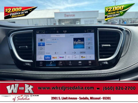 2027 Chrysler Pacifica Select