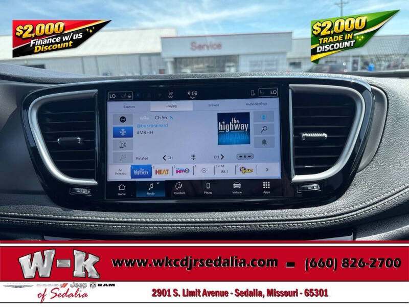 2027 Chrysler Pacifica Select