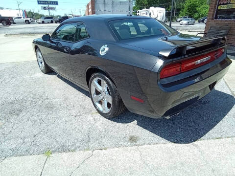 2011 Dodge Challenger SE