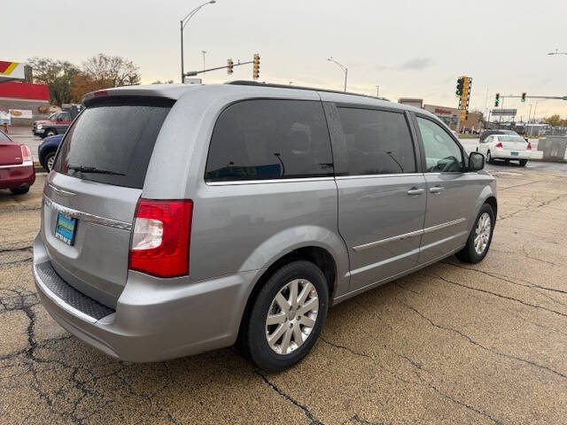 2014 Chrysler Town & Country Touring photo 9