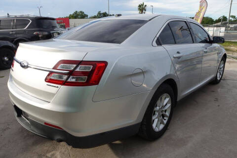 2013 Ford Taurus SE