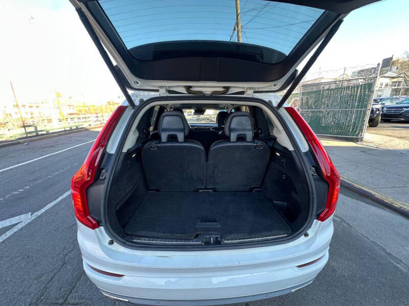 2019 Volvo XC90 T6 Momentum