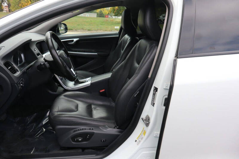 2018 Volvo V60 Cross Country T5 Premier