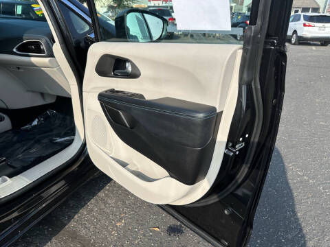 2021 Chrysler Pacifica Touring L