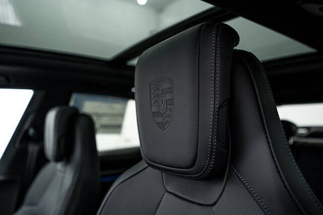 2025 Porsche Macan 4S Electric