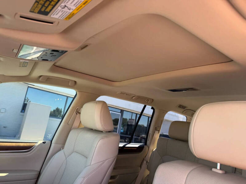 2020 Lexus LX 570 Two-Row