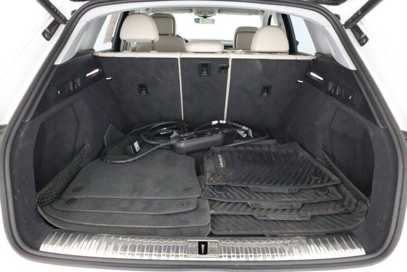 2024 Audi Q8 e-tron quattro Premium Plus