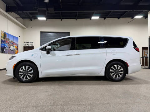 2023 Chrysler Pacifica Plug-In Hybrid Touring L