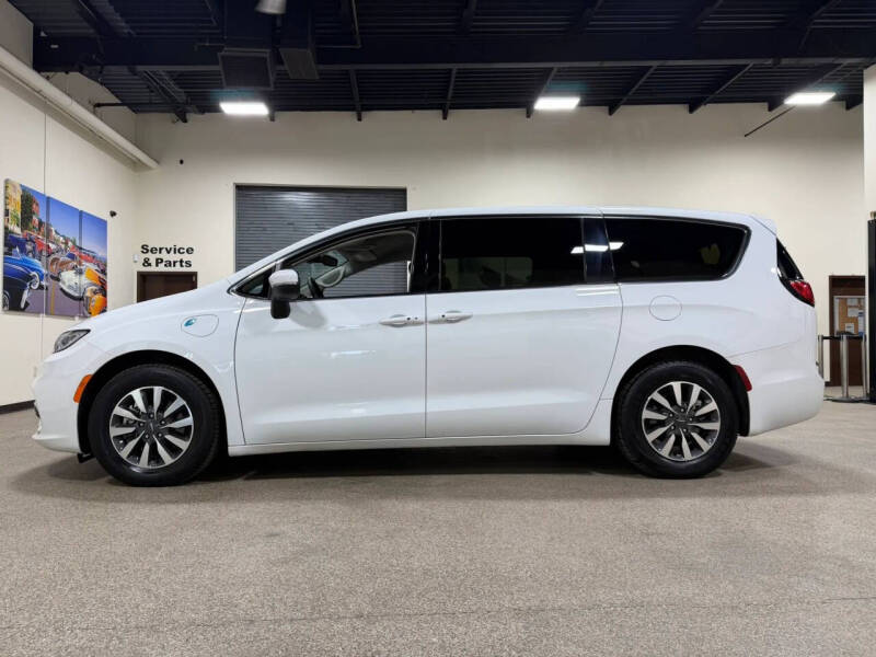 2023 Chrysler Pacifica Plug-In Hybrid Touring L