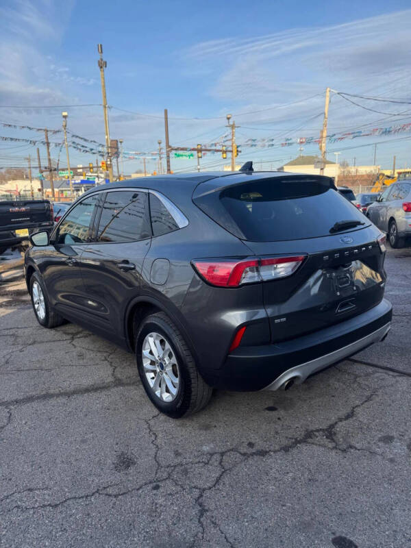 2020 Ford Escape SE