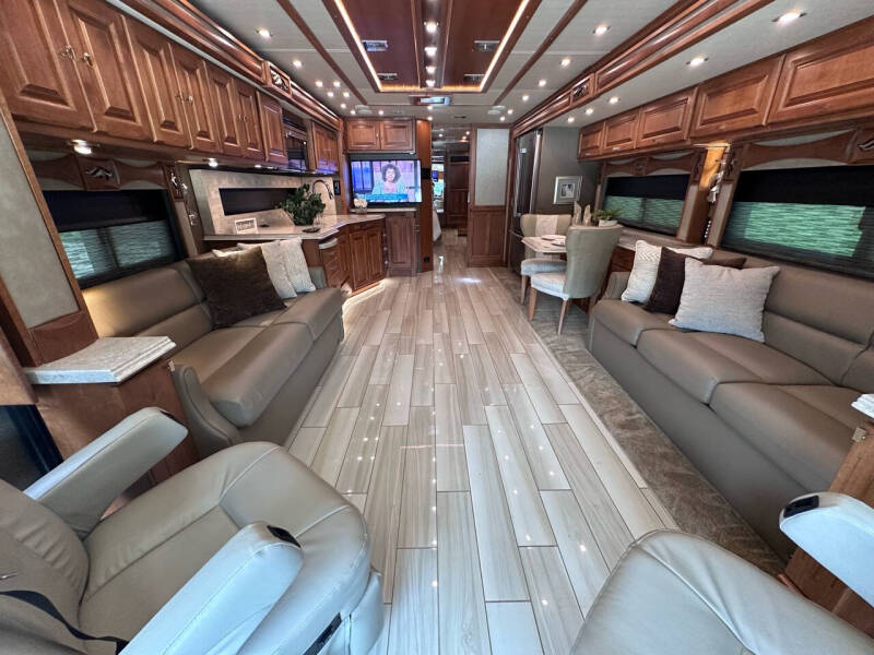 2019 Tiffin Phaeton 40qkh BUNK BEDS, King Bed