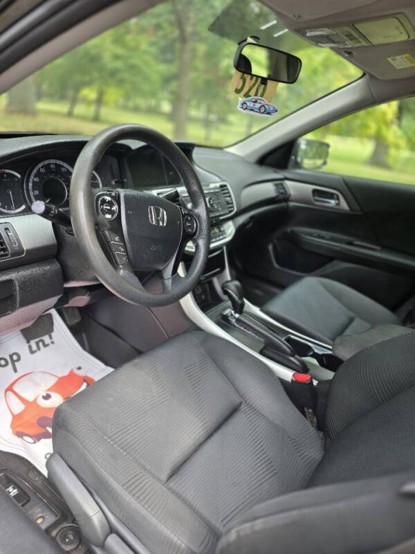 2015 Honda Accord LX photo 16