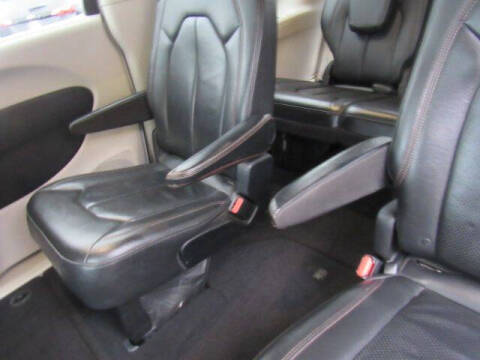 2017 Chrysler Pacifica Touring-L Plus