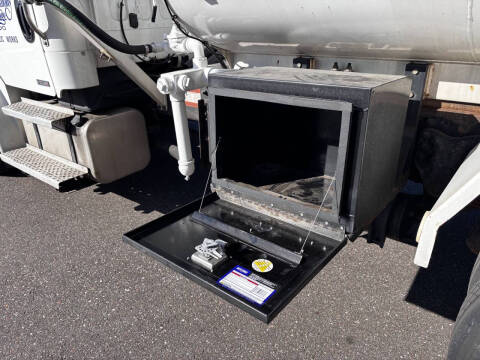 2004 Freightliner M2 106