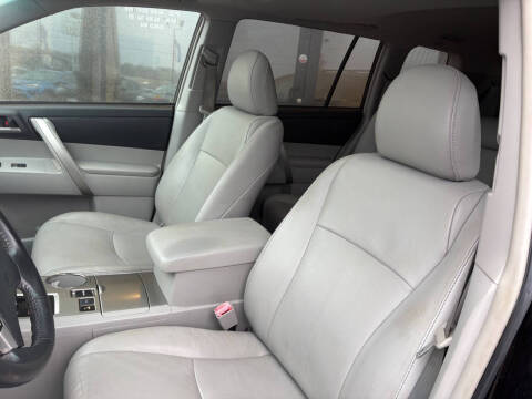 2013 Toyota Highlander SE