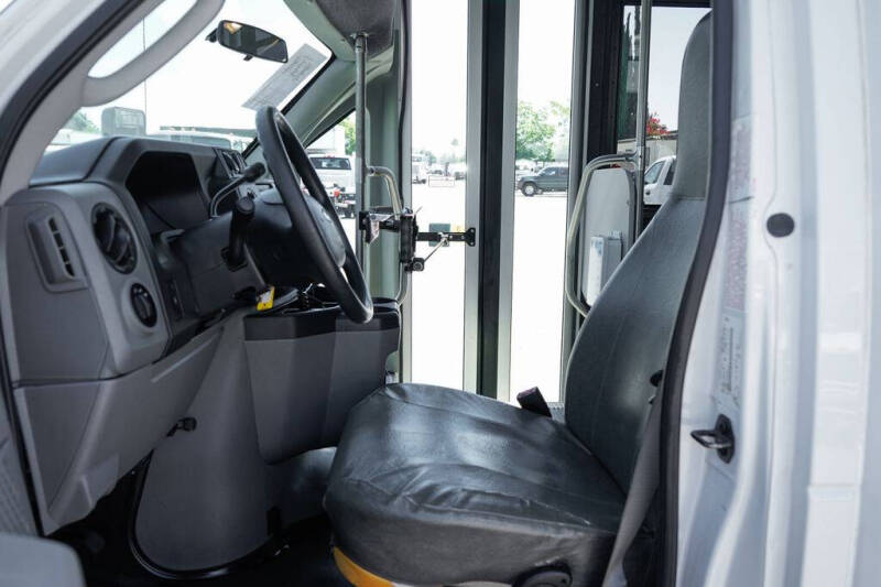2013 Ford E-Series E-450 SD