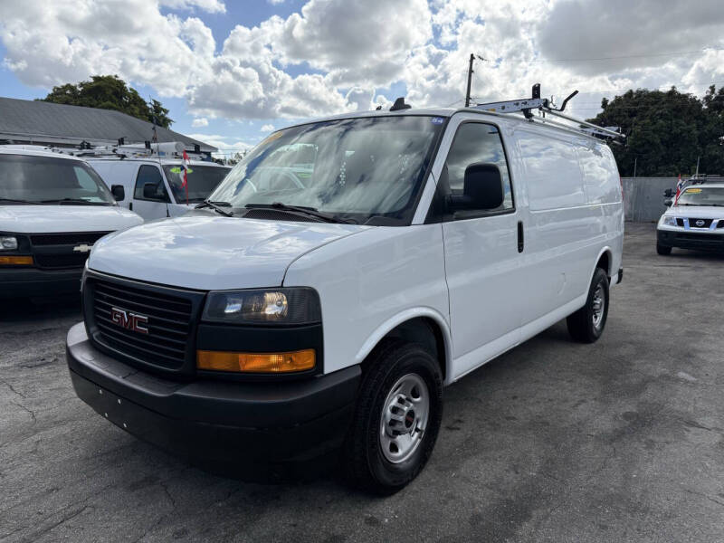 2022 GMC Savana Cargo Work Van's photo