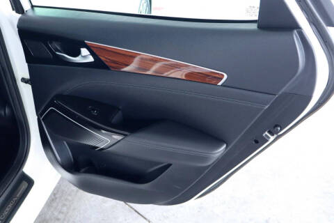 2017 Kia Cadenza Premium