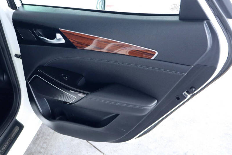 2017 Kia Cadenza Premium