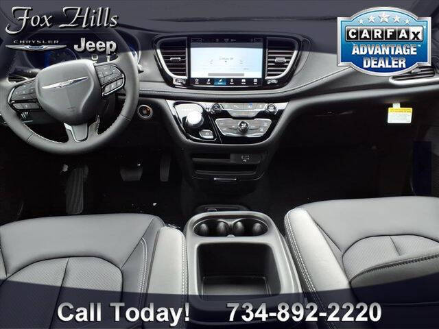 2026 Chrysler Pacifica Select