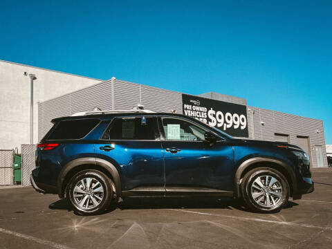 2024 Nissan Pathfinder SL