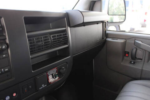 2025 Chevrolet Express 3500