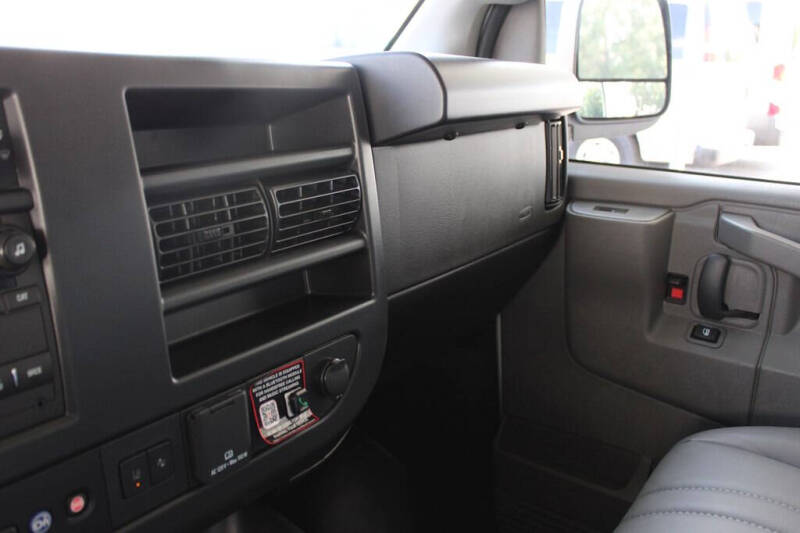 2025 Chevrolet Express 3500