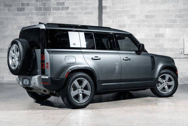 2022 Land Rover Defender 110 SE